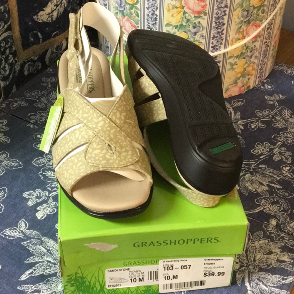 NWT Grasshoppers Sling sandal, tan cloth protection from odor insole, cool foot